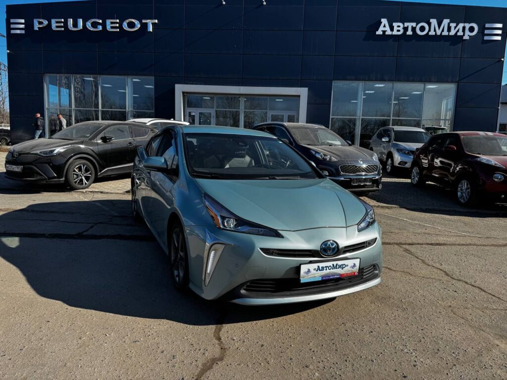 Фотографии авто Toyota Prius в автосалоне Автомир доступные для покупки