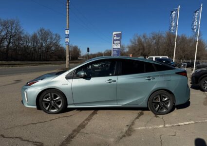 Купить марку машины Toyota Prius 2021 в Луганске