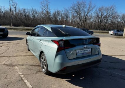 Купить марку машины Toyota Prius 2021 в Луганске