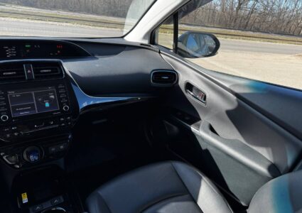 Купить марку машины Toyota Prius 2021 в Луганске