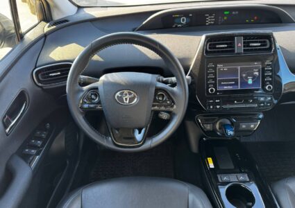 Купить марку машины Toyota Prius 2021 в Луганске