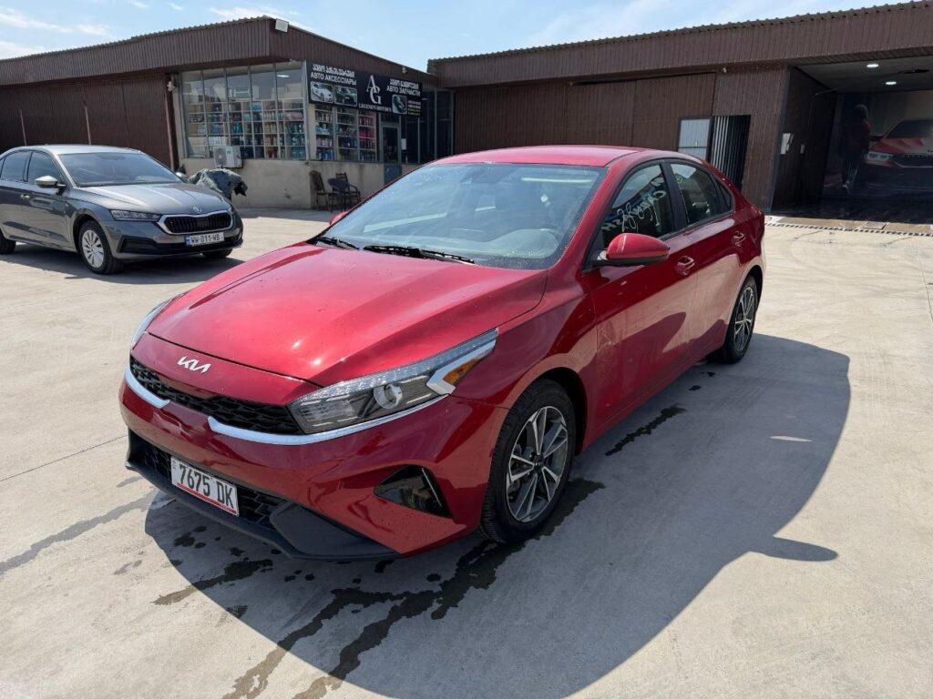 Фотографии авто Kia Forte 2.0 в автосалоне Автомир доступные для покупки