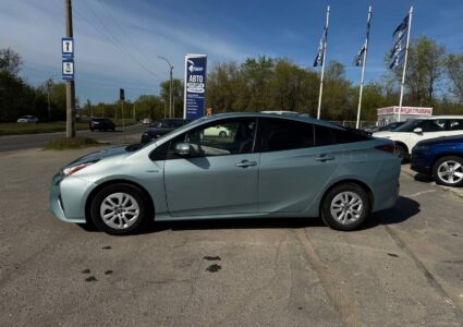 Купить марку машины Toyota Prius 2018 в Луганске