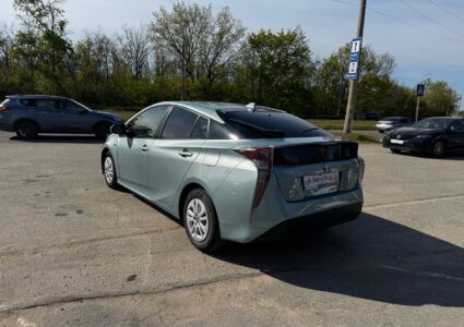 Купить марку машины Toyota Prius 2018 в Луганске