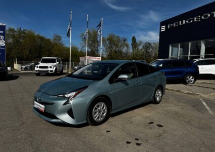 Купить марку машины Toyota Prius 2018 в Луганске