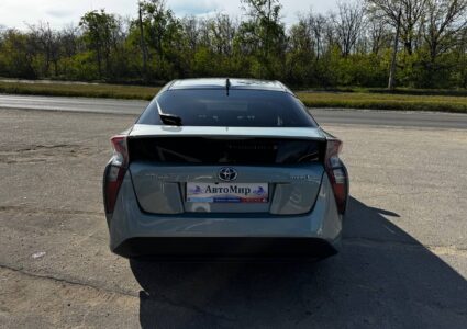 Купить марку машины Toyota Prius 2018 в Луганске