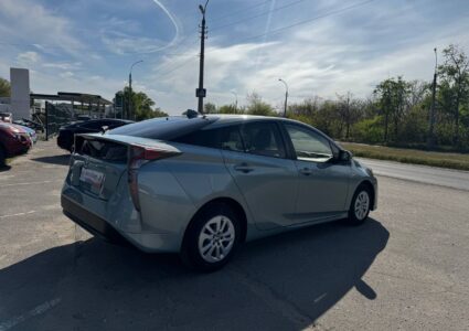 Купить марку машины Toyota Prius 2018 в Луганске
