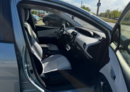 Купить марку машины Toyota Prius 2018 в Луганске