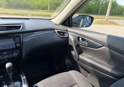Купить марку машины Nissan X-Trail 2.0 2015 в Луганске