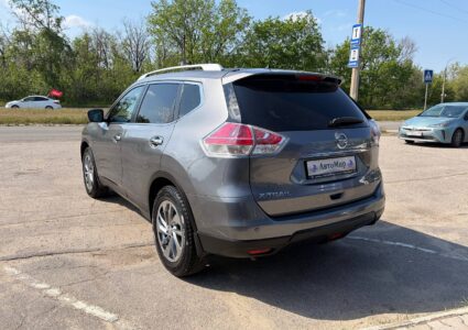 Купить марку машины Nissan X-Trail 2.0 2015 в Луганске
