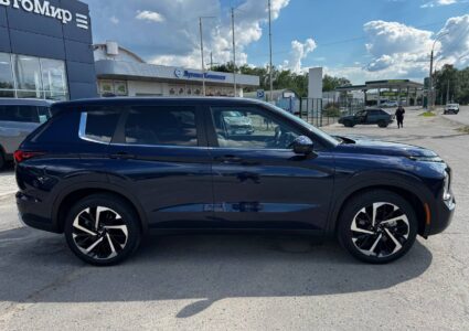 Купить марку машины Mitsubishi Outlander 2.5 2024 в Луганске