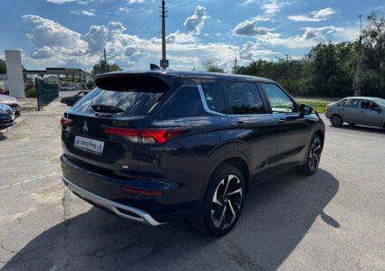 Купить марку машины Mitsubishi Outlander 2.5 2024 в Луганске