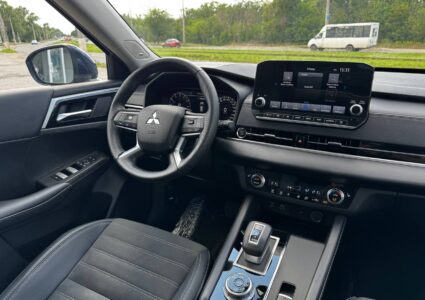 Купить марку машины Mitsubishi Outlander 2.5 2024 в Луганске