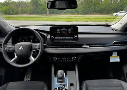 Купить марку машины Mitsubishi Outlander 2.5 2024 в Луганске