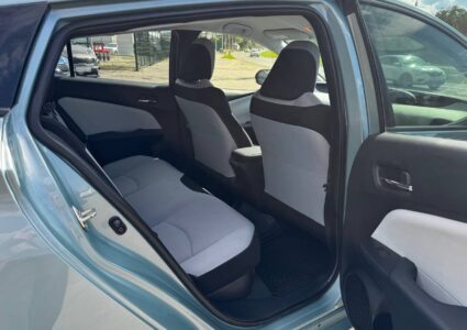 Купить марку машины Toyota Prius 2022 в Луганске