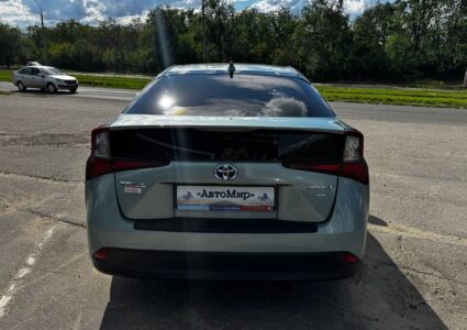 Купить марку машины Toyota Prius 2022 в Луганске