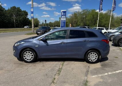 Купить марку машины Hyundai i30 2013 в Луганске