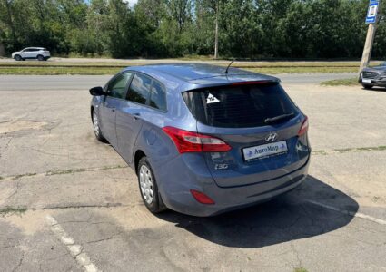 Купить марку машины Hyundai i30 2013 в Луганске