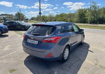 Купить марку машины Hyundai i30 2013 в Луганске