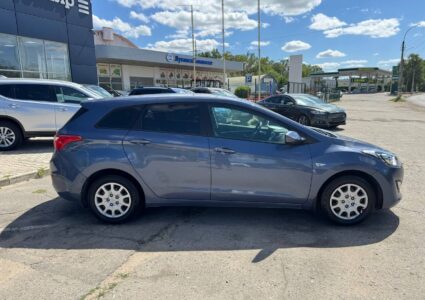 Купить марку машины Hyundai i30 2013 в Луганске