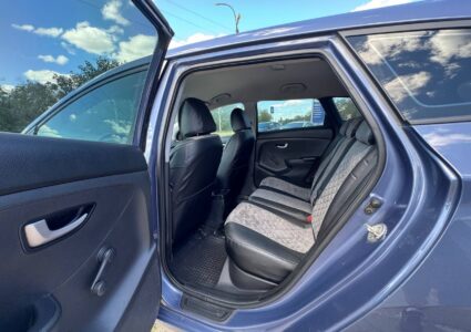Купить марку машины Hyundai i30 2013 в Луганске