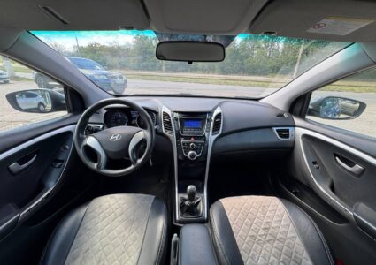 Купить марку машины Hyundai i30 2013 в Луганске