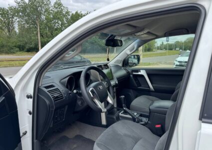 Купить марку машины Toyota Land Cruiser Prado 2013 в Луганске