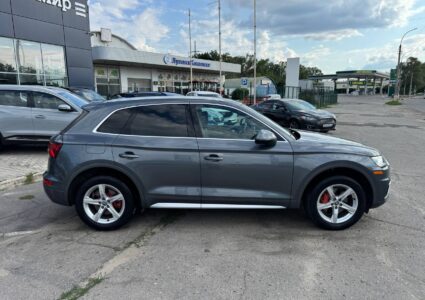 Купить марку машины Audi Q5 2018 в Луганске