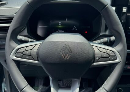 Купить марку машины Renault Duster 1.2 AT 4WD Новый автомобиль в Луганске