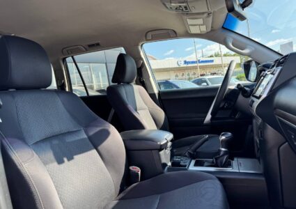 Купить марку машины Toyota Land Cruiser Prado 2019 в Луганске